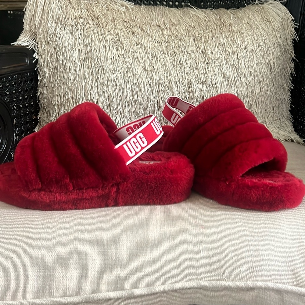 UGG slippers like new